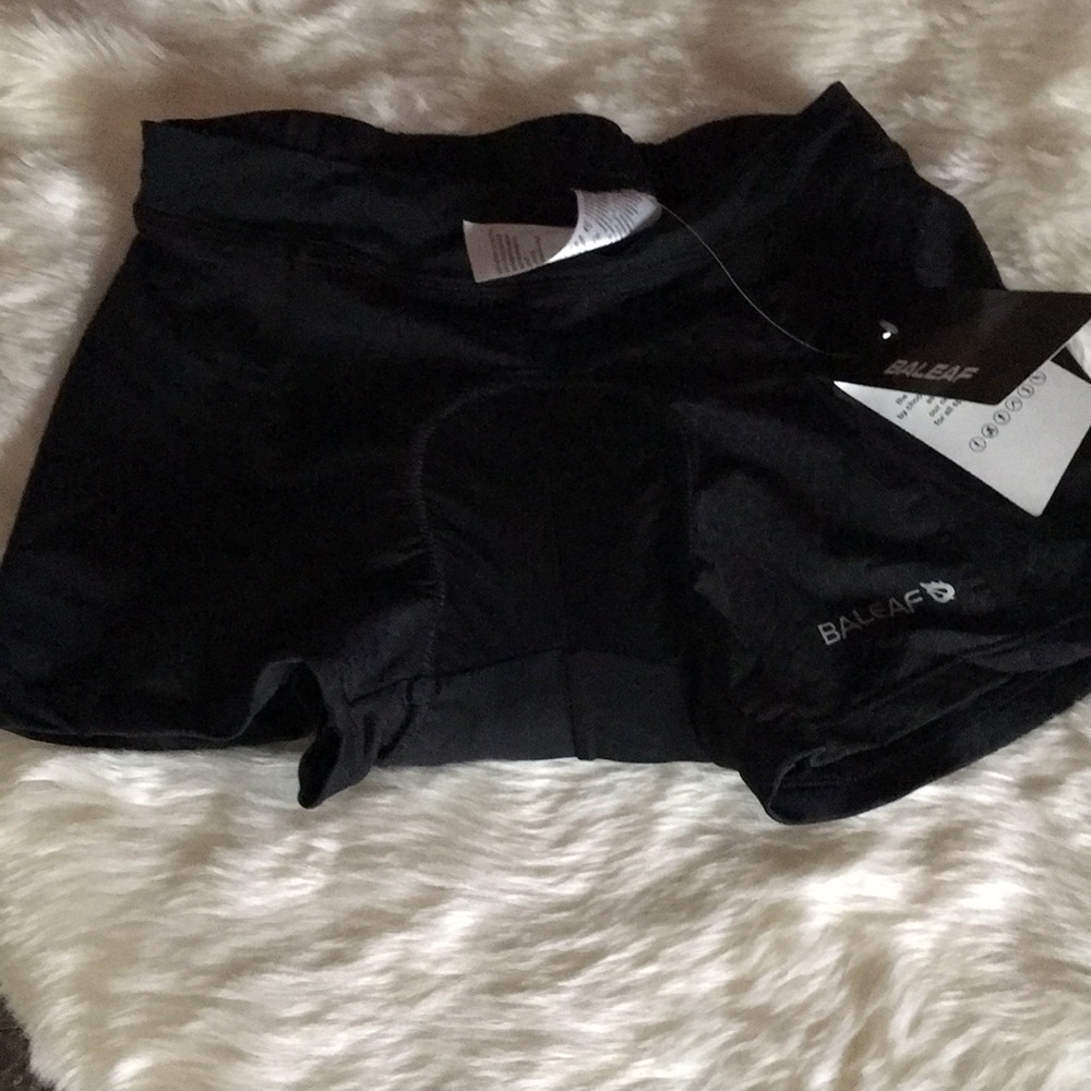 NWT Baleaf padded athletic shorts size medium